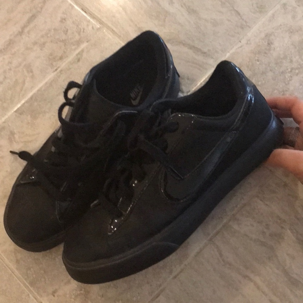 Black Nike casual shoes